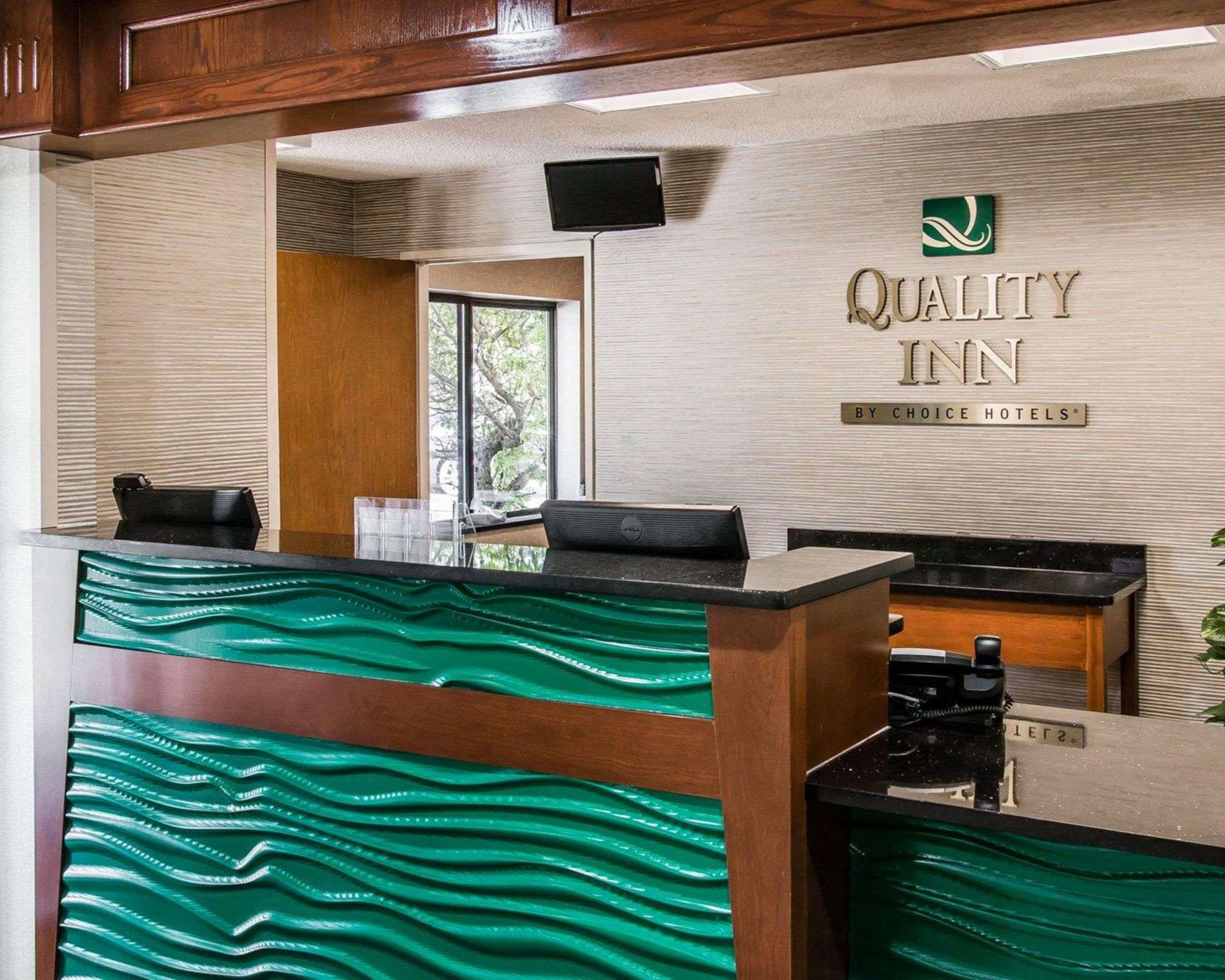 Quality Inn & Suites Warren - Detroit Экстерьер фото